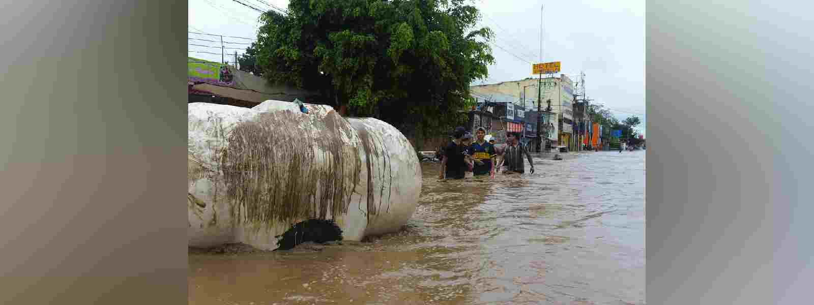 වර්ෂාව නිසා මෙක්සිකෝවේ පුද්ගලයින් 30ක් මිය යයි